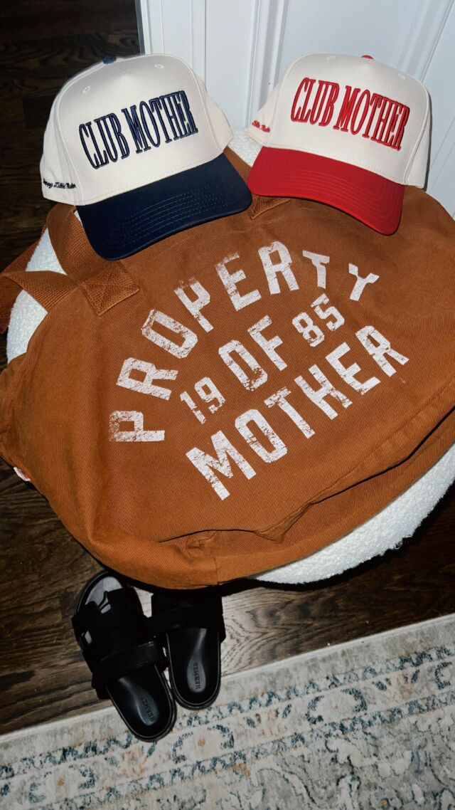 When that @happylittlemother package arrives and you just can’t contain yourself.

PS there’s a new drop tomorrow and I can’t wait! 

#happylittlemother #truckerhats #whattoweartoday